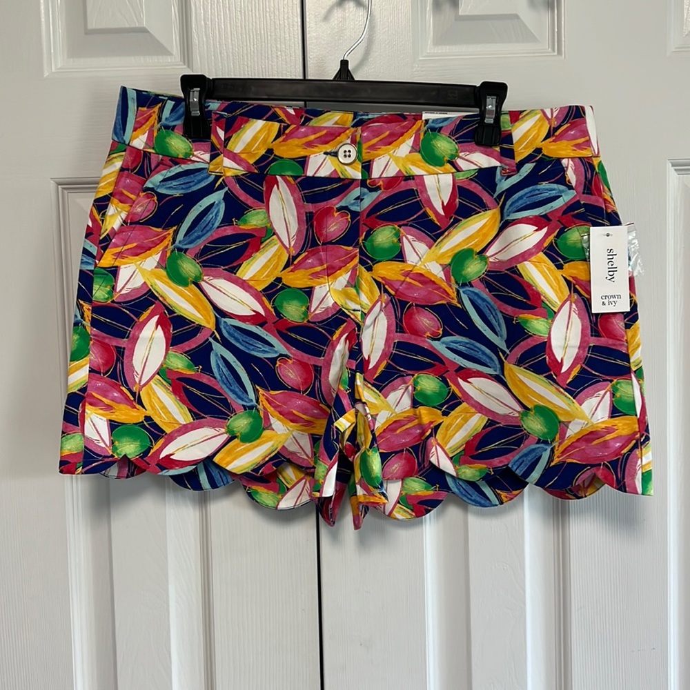 crown & ivy Shelby shorts. Size 12
